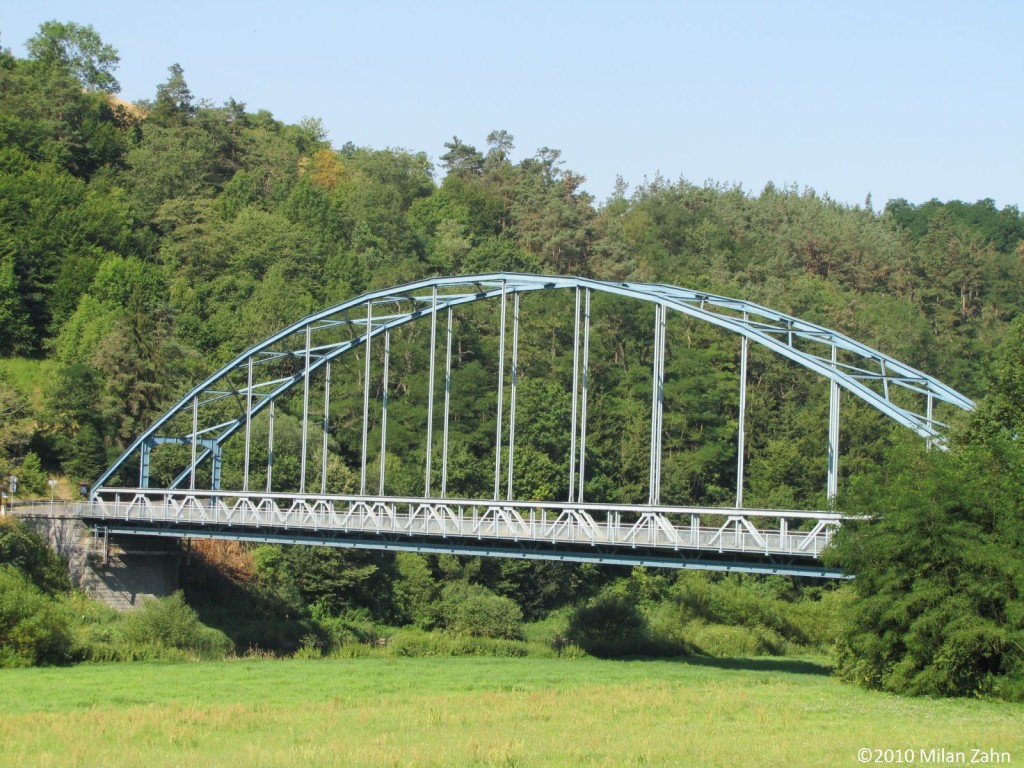 Silniční most přes Berounku